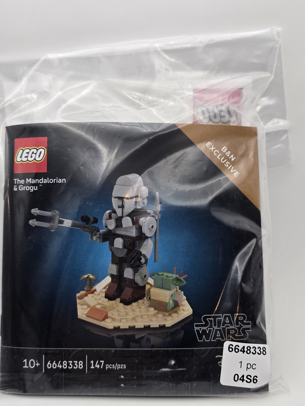 LEGO Mandalorian Mini Build in Gray, Black, Tan and Green